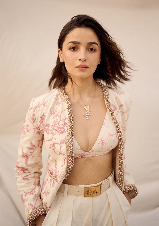  Alia
